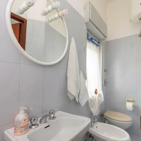 A Due Passi Dal Centro Apartment *