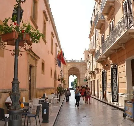A Due Passi Dal Centro Apartment *